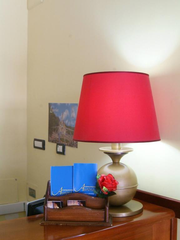 Hotel Aurora Скаурі Екстер'єр фото